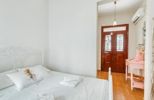 Ionia House | Sunflower Kallimasia