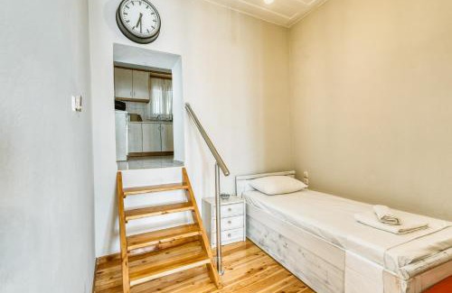 Ionia House | Sunflower Kallimasia