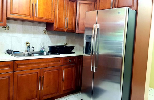Road Town Apartment | SUNFLOWER LANE APARTMENT #5 - OCEAN VIEW 7 mins from Capital