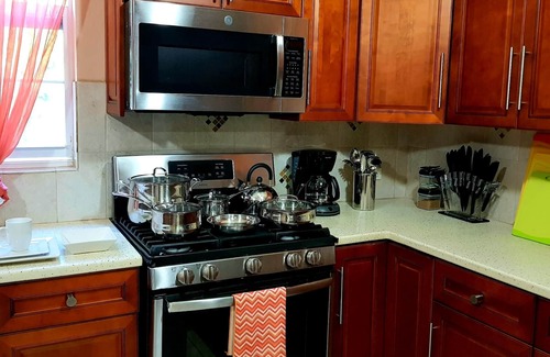 Road Town Apartment | SUNFLOWER LANE APARTMENT #5 - OCEAN VIEW 7 mins from Capital