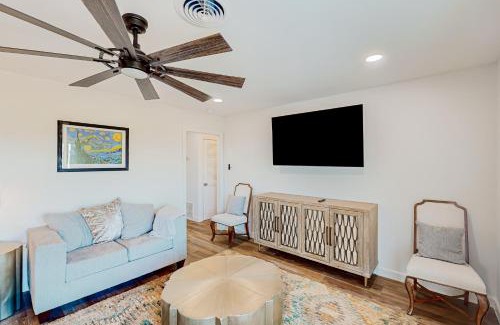 Del Mar Apartment | Sunflower of Ocean Drive