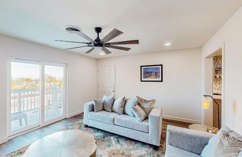 Del Mar Apartment | Sunflower of Ocean Drive