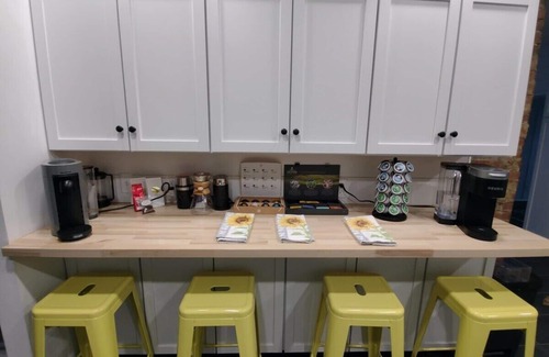 Cleveland House | Sunflower on Lee Ave| Weekend Getaway|6BR