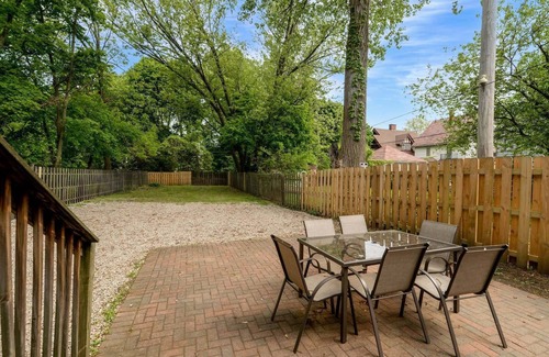 Cleveland House | Sunflower on Lee Ave| Weekend Getaway|6BR