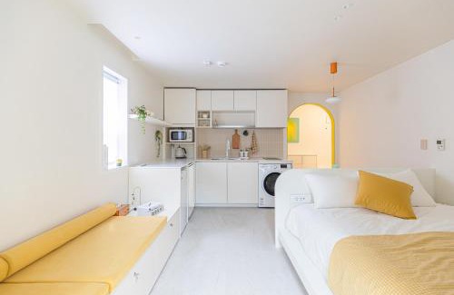 Sinsa-dong Villa | Sunflower Room