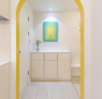 Sinsa-dong Villa | Sunflower Room