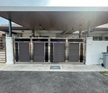 Alor Gajah Apartment | Sungai Udang Homestay 4 bilik dengan 2 loteng atas