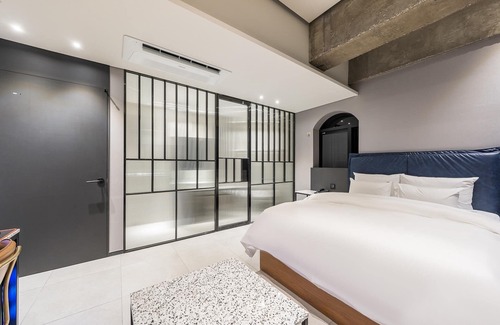 Dongseon-dong Hotel | Sungshin University Station R