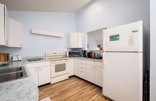 Cedar Key House | Sunkissed with water views, boat parking!