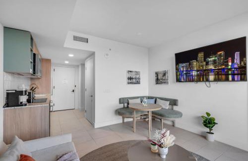 Downtown Miami Apartment | Sunlit 1BR Condo In Downtown Miami