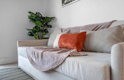 Downtown Miami Apartment | Sunlit 1BR Condo In Downtown Miami
