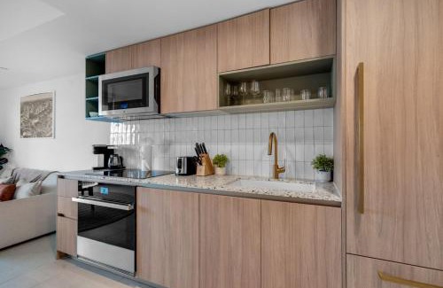 Downtown Miami Apartment | Sunlit 1BR Condo In Downtown Miami