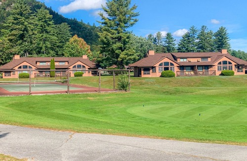 Woodstock Condo | Sunlit condo w/ golf course views, free WiFi, shared pool, hot tub, & tennis