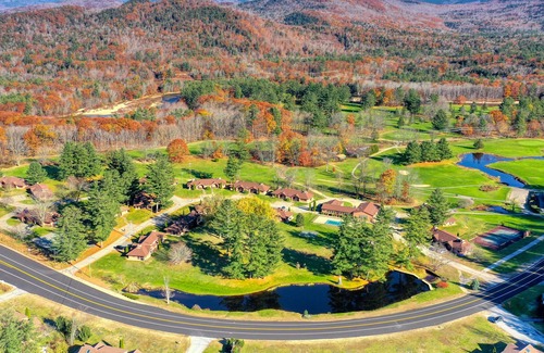 Woodstock Condo | Sunlit condo w/ golf course views, free WiFi, shared pool, hot tub, & tennis