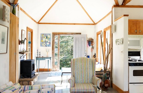 Stonington Cottage | Sunlit Cottage on Crockett Cove