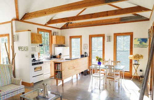 Stonington Cottage | Sunlit Cottage on Crockett Cove