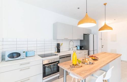 Tel Aviv Apartment | Sunlit Elegant 3BR Stay with Mamad