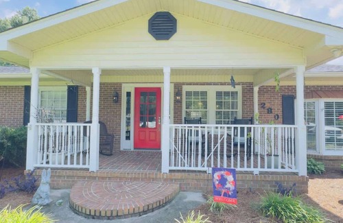 Little River House | Sunlit Hideaway 3BR/2BA house + pool!