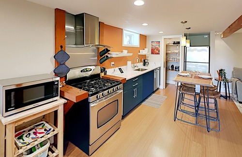 Queen Anne House | Sunlit lower-level Craftsman home with patio & garden - walkable to everything