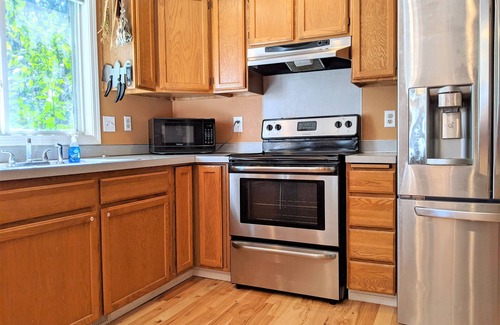 Boise House | Sunlit & Spacious 3 BR Home Wonderfully Located!