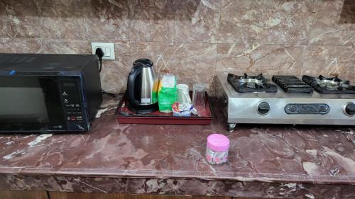 Gomti Nagar Apartment | Sunlit Stays - The Luke