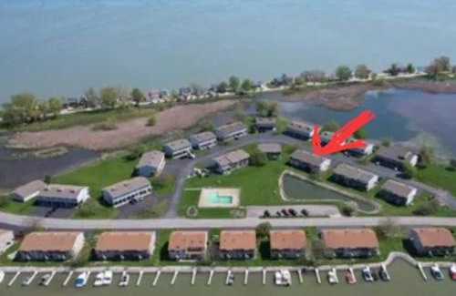 Oak Harbor Apartment | Sunnie Days condo in Oak Harbor on Lake Erie!