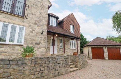 Weymouth House | Sunningdale Rise
