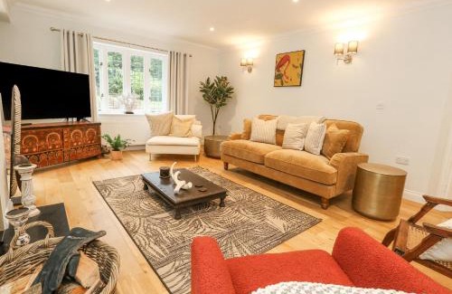 Weymouth House | Sunningdale Rise