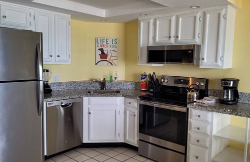 South Padre Island Condo | Sunny 1/1 BEACH FRONT Condo overlooking the ocean! :) , Steps to the beach!