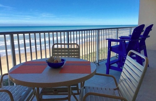 South Padre Island Condo | Sunny 1/1 BEACH FRONT Condo overlooking the ocean! :) , Steps to the beach!