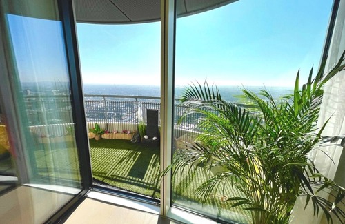 Barking Condo | Sunny 1 Bed Apt with Large South Facing Balcony