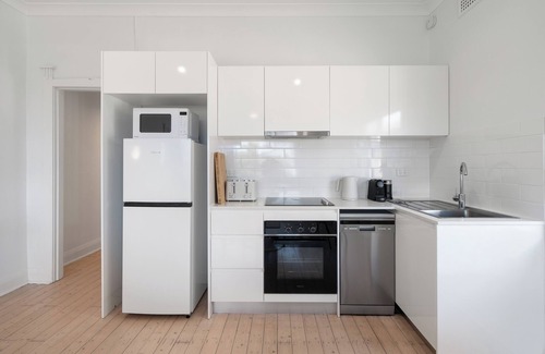 Tamarama Apartment | Sunny 1-Bedroom Apartment in Tamarama