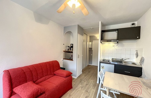 Lamalou-les-Bains Apartment | Sunny 1-BR Apt, Balcony, WiFi, Pets Welcome, Near Spa & Town Centre