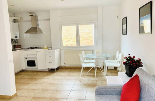 Gracia Apartment | Sunny 2 BD Penthouse in Gracia. Virreina Square