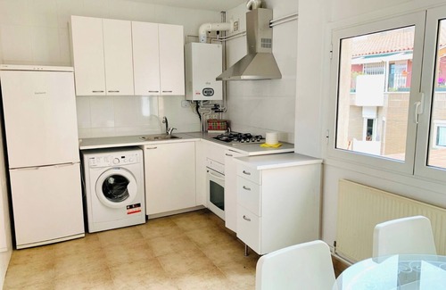 Gracia Apartment | Sunny 2 BD Penthouse in Gracia. Virreina Square