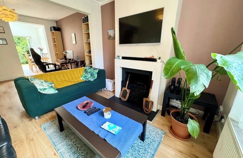 Battersea House | Sunny 2 Bedroom House in Battersea Central London
