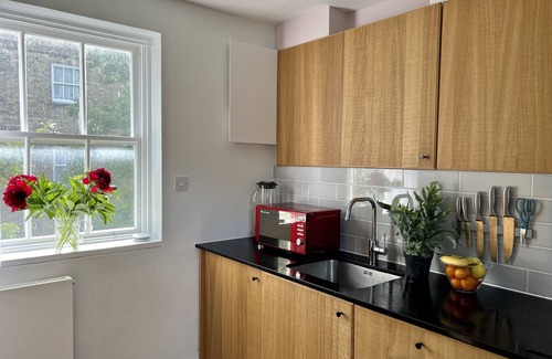 Notting Hill House | Sunny 2 King Bed Flat Steps From Portobello Rd