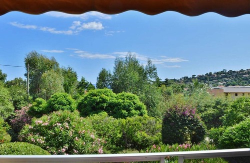 Le Lavandou Apartment | Sunny 2-Room Apartment for 4 with Terrace, AC, and Parking, Near Saint-Clair Beach