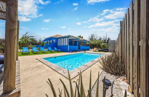 Punto de Oro House | Sunny 3br Escape - Luxurious Pool Oasis
