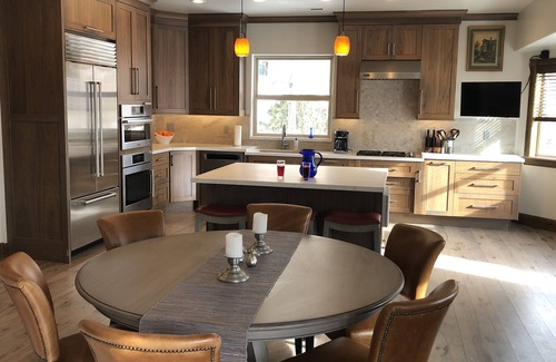 Summit Park House | Sunny 5 Bd Mountain Home-Gorgeous View-Perfect for 2 or MultiGen Families-HotTub