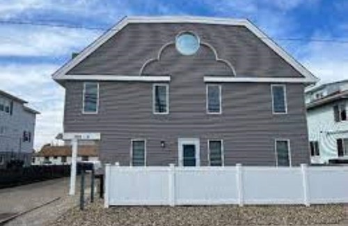 Ortley Beach House | Sunny 5 bedroom house in Seaside Park