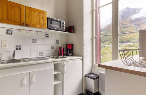 Cauterets Apartment | Sunny 6-Person Stay with Parking & Ski Rack, Close to Free Shuttle