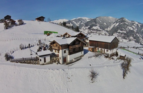 Kaprun Villa | Sunny Alpine Apartment by the Slopes
