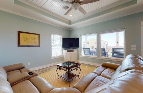 Crystal Beach House | Sunny and 75 in Port Bolivar
