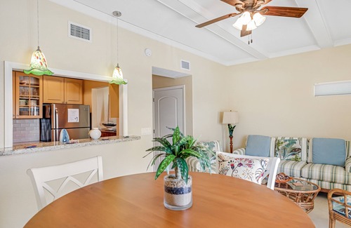 Marathon House | Sunny and bright home with pool access, central AC, and private washer/dryer