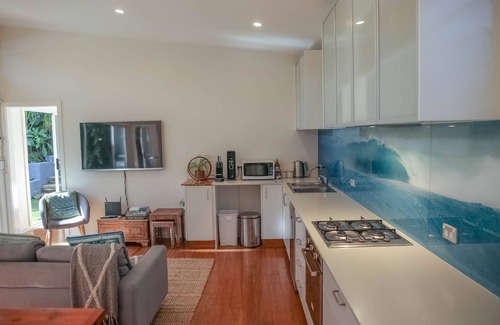 Avalon Beach Villa | Sunny and modern villa located 5 mins walk from Avalon Beach!