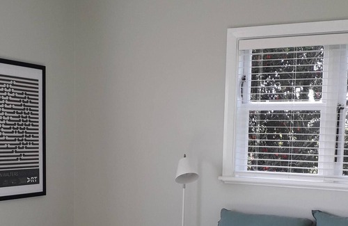 Dunedin House | Sunny and private 2 bed Wakari home elevated with views over harbour