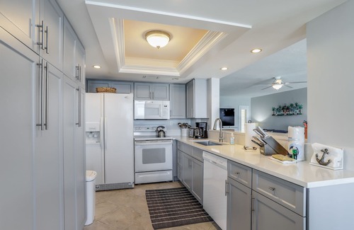 Vanderbilt Beach Condo | Sunny and serene oceanfront condo with pool, tennis, lanai, & washer/dryer