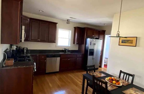 South Side Condo | Sunny and spacious 2-BR condo near Hospitals, Universities and Biotechs