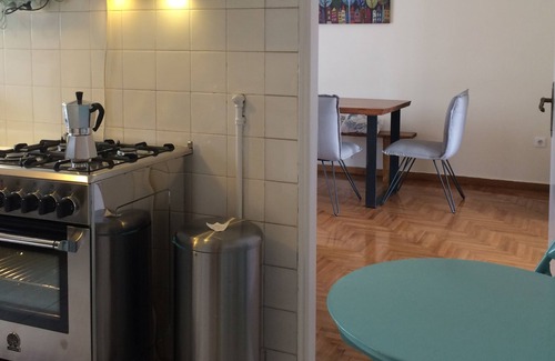 Athens Apartment | Sunny Apartment (90m2) in Athens center
